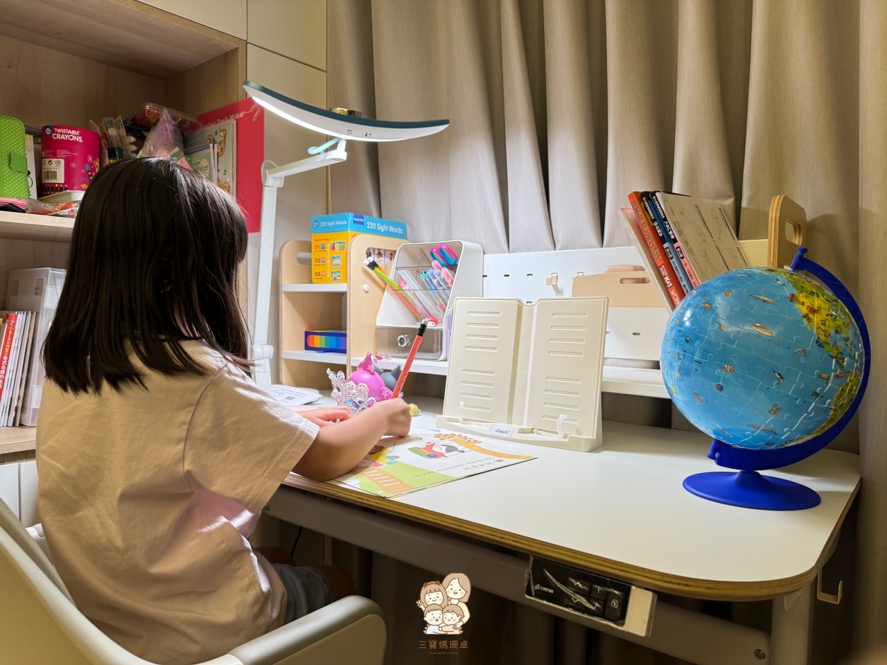 Let’s UP 一起長高桌|可以從4歲用到出社會的電動升降桌・小學生必備・兒童成長書桌推薦 - 第2張圖 Let's UP 一起長高桌