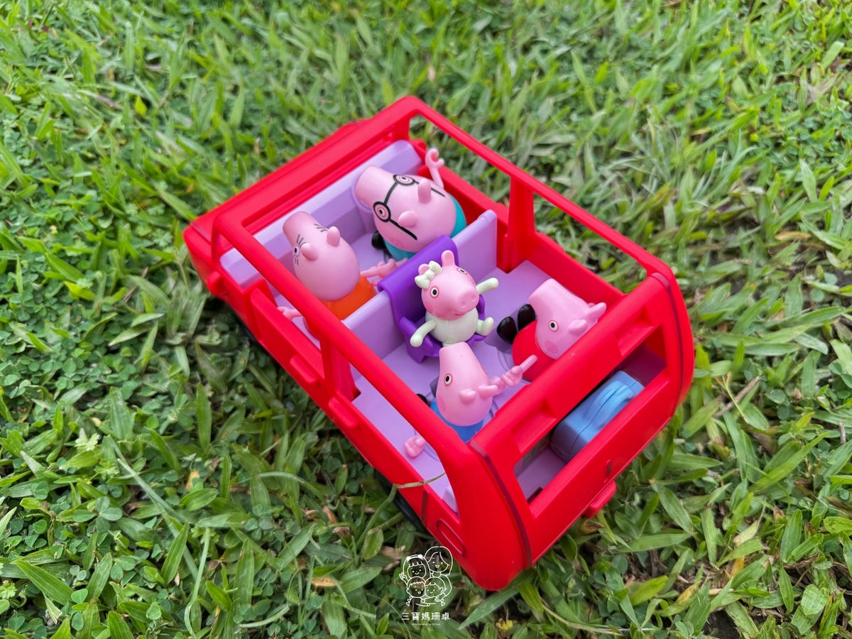 佩佩豬一家五口紅色家庭車開箱|佩佩豬家族新成員Evie登場!最療癒的家庭小旅行玩具推薦 - 第6張圖