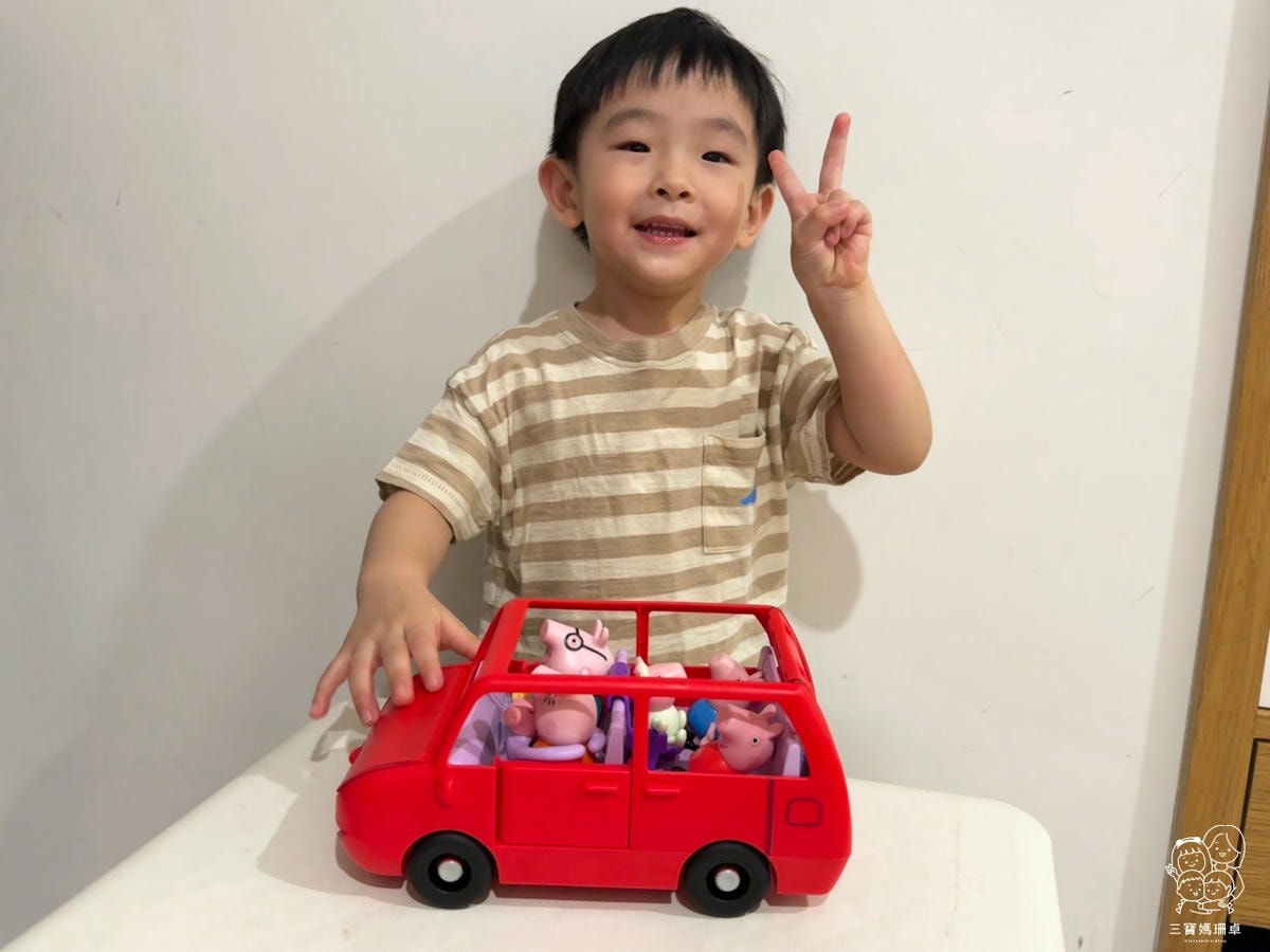 佩佩豬一家五口紅色家庭車開箱|佩佩豬家族新成員Evie登場!最療癒的家庭小旅行玩具推薦 - 第16張圖