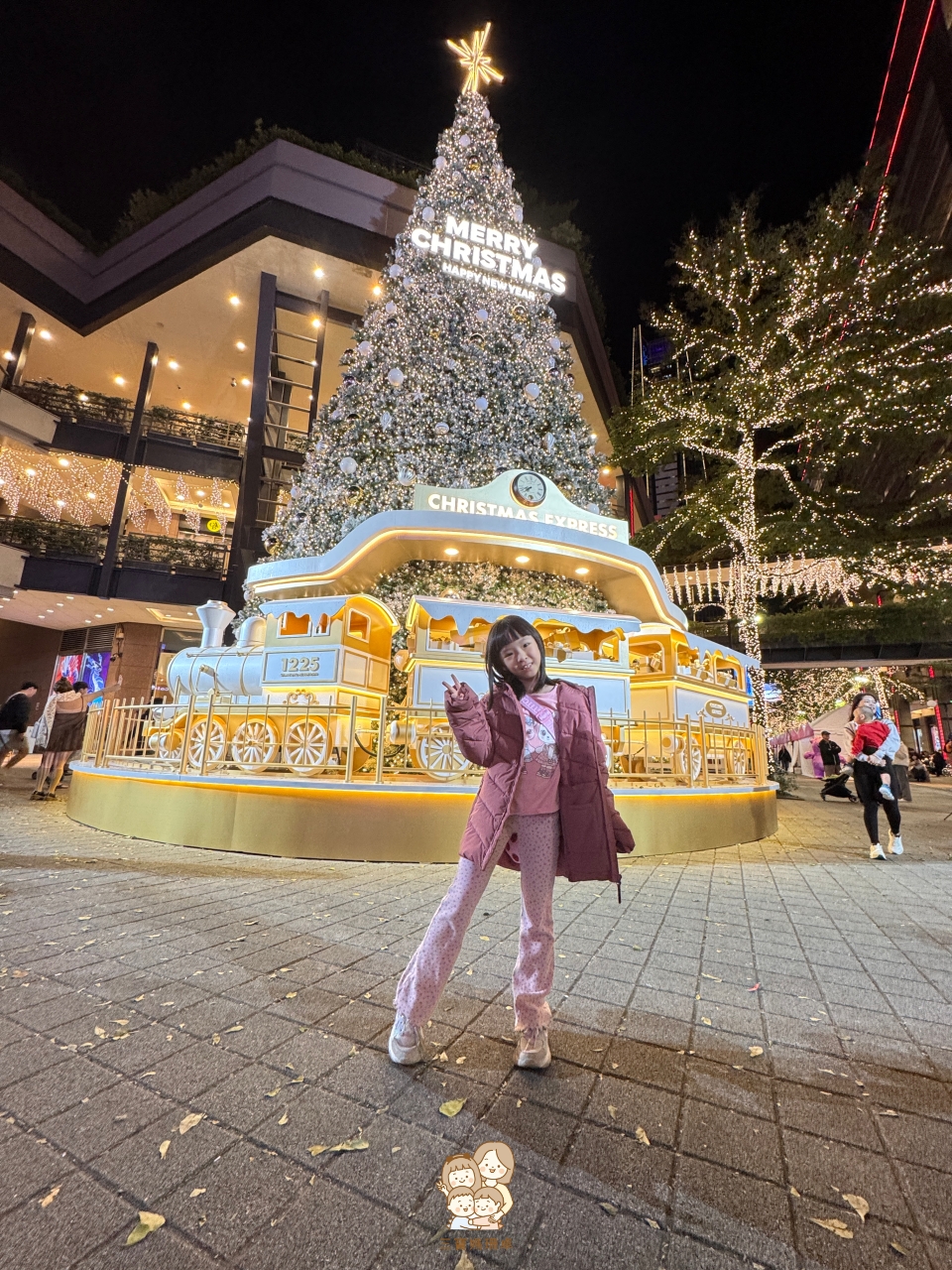 2025 台北聖誕節|信義區 5 大必拍夢幻場景攻略!親子路線懶人包:台北101 玩具總動員、Bellavita 聖誕饗宴、A11巨型聖誕樹、統一時代百貨威尼斯嘉年華 - 第6張圖 2025 台北聖誕節|信義區 5 大必拍夢幻場景攻略!親子路線懶人包:台北101 玩具總動員、Bellavita 聖誕饗宴、A11巨型聖誕樹、統一時代百貨威尼斯嘉年華