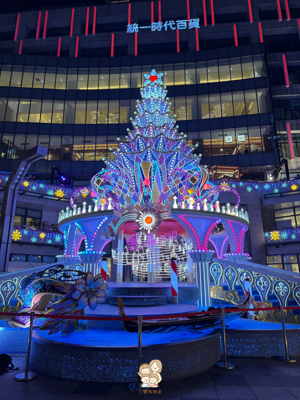 2025 台北聖誕節|信義區 5 大必拍夢幻場景攻略!親子路線懶人包:台北101 玩具總動員、Bellavita 聖誕饗宴、A11巨型聖誕樹、統一時代百貨威尼斯嘉年華 - 第4張圖 2025 台北聖誕節|信義區 5 大必拍夢幻場景攻略!親子路線懶人包:台北101 玩具總動員、Bellavita 聖誕饗宴、A11巨型聖誕樹、統一時代百貨威尼斯嘉年華