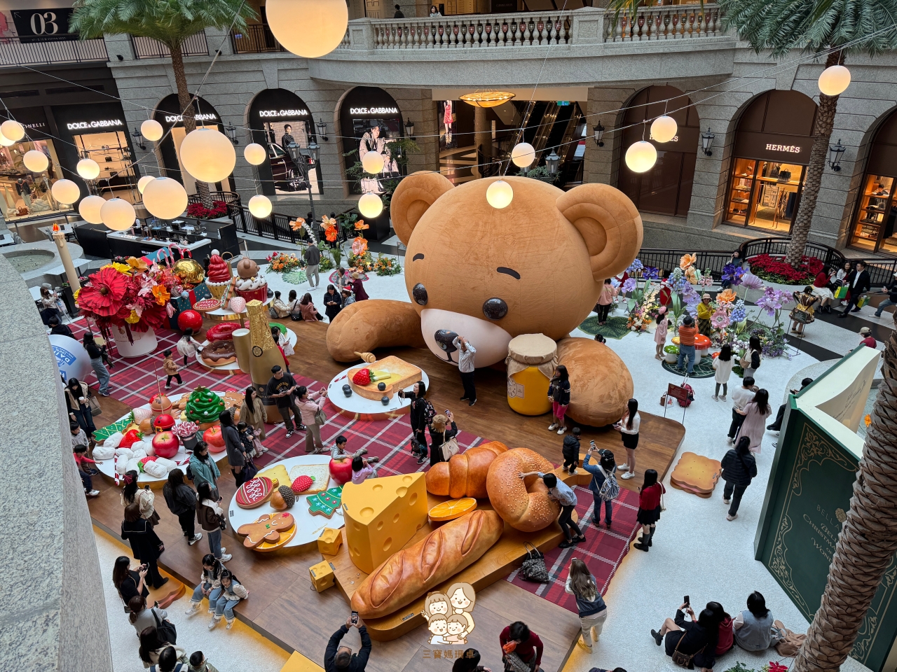 2025 台北聖誕節|信義區 5 大必拍夢幻場景攻略!親子路線懶人包:台北101 玩具總動員、Bellavita 聖誕饗宴、A11巨型聖誕樹、統一時代百貨威尼斯嘉年華 - 第2張圖 2025 台北聖誕節|信義區 5 大必拍夢幻場景攻略!親子路線懶人包:台北101 玩具總動員、Bellavita 聖誕饗宴、A11巨型聖誕樹、統一時代百貨威尼斯嘉年華